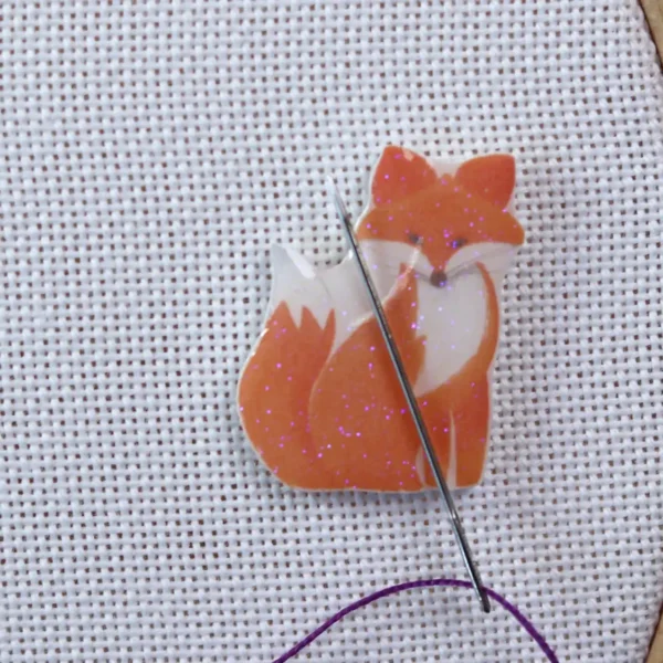 Sitting Fox Needle Minder