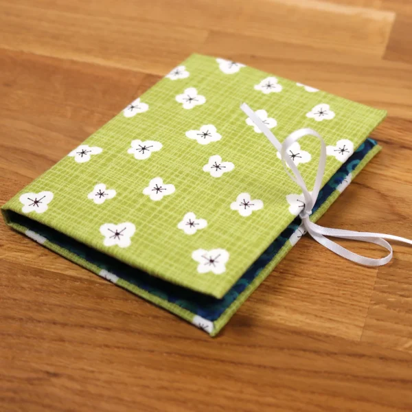 Needle Case White Blossom